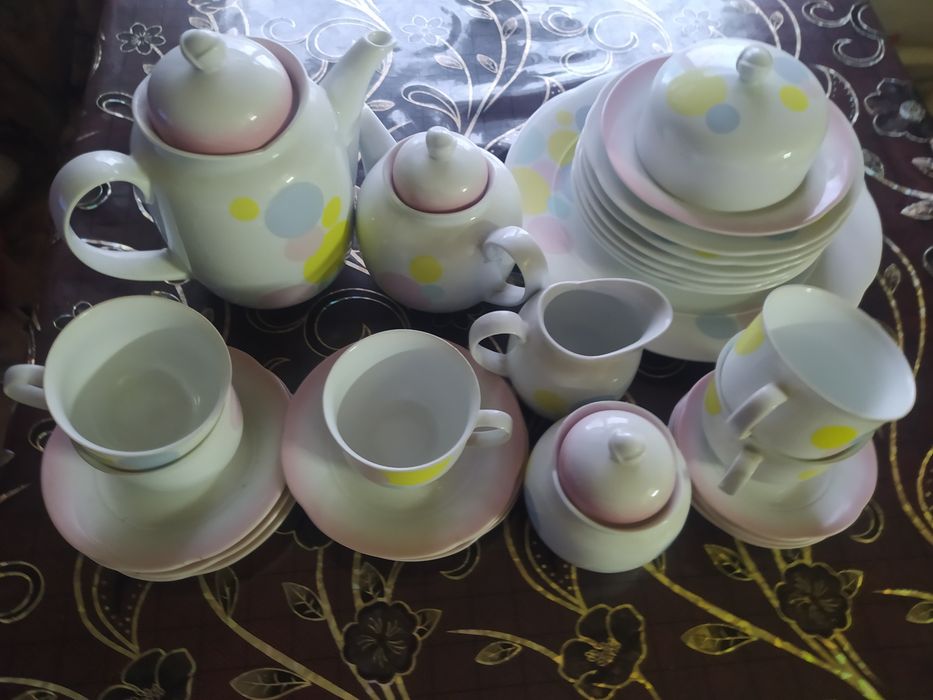 Фарфоровый чайный сервиз