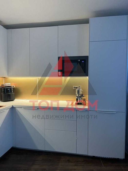 Дава се под наем Двустаен апартамент в к.к. Св.Св. Константин и Елена - 62 кв.м за 612 € - Снимка #1