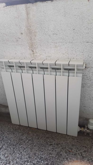 Алуминиев радиатор със седем ребра