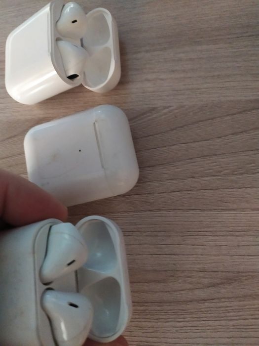 Продам без провод.наушники.3шт.