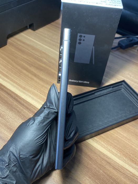 Samsung Galaxy S24 Ultra • 256 GB • Titanium Black