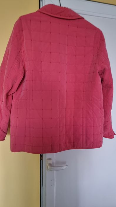 Продавам ново дамско яке