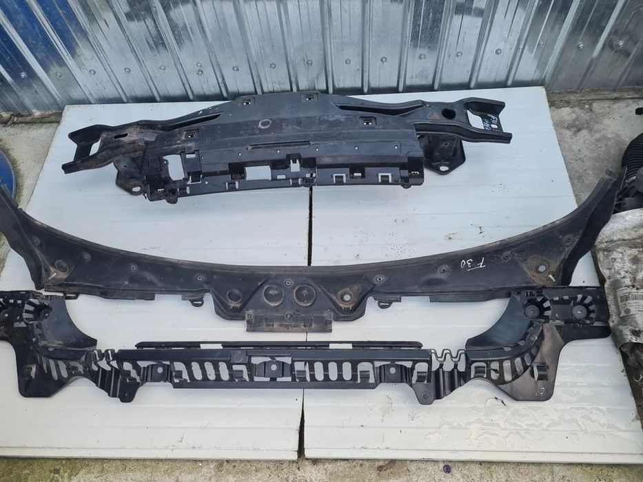 Armatura bara spate grila stergatoare BMW seria 3 F30