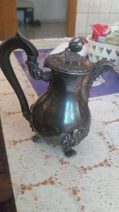 Vand un ibric vechi de colecție din argint