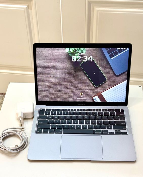 MacBook air M1 (256gb) like new 100 %