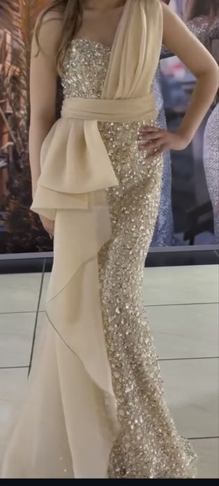 Вечернее платье