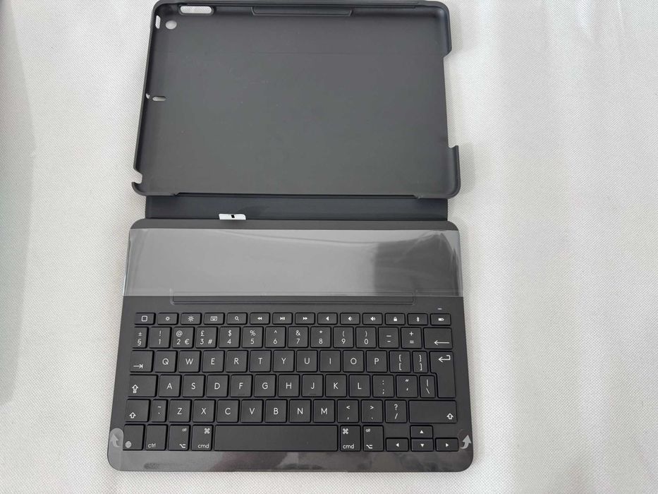 Kлавиатура Logitech Slim Folio за iPad 7th/ 8th/ 9th gen