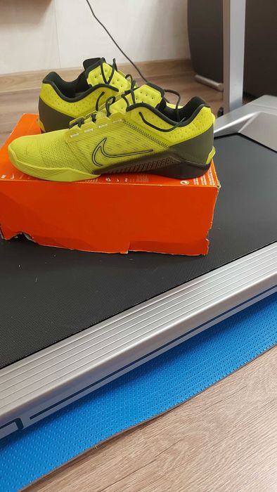 Маратонки NIKE чисто нови