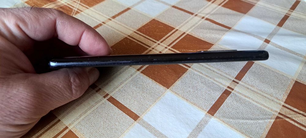 Samsung  galaxy s20 +