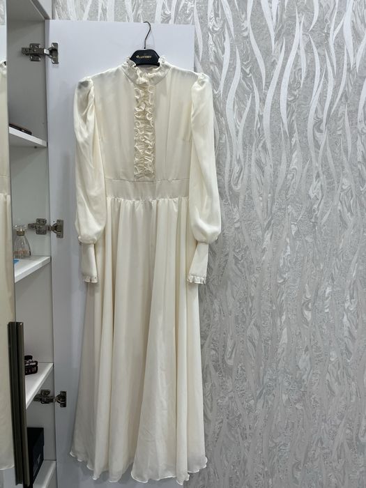 Платье шифоновое бежевое