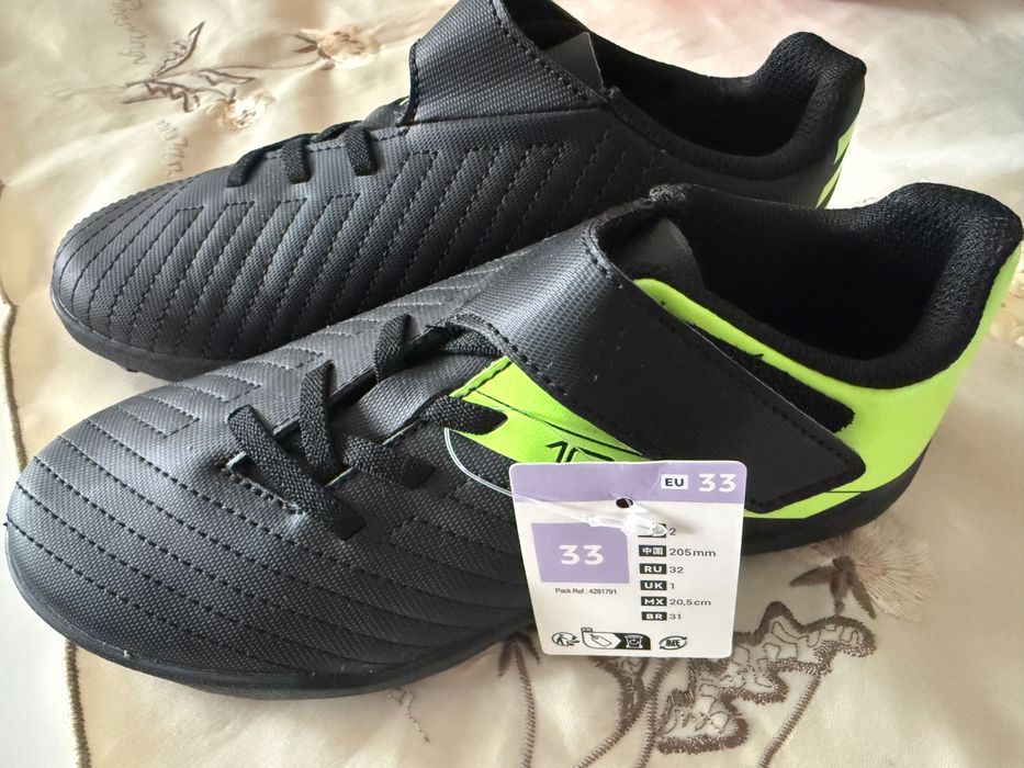 Vând ghete de fotbal