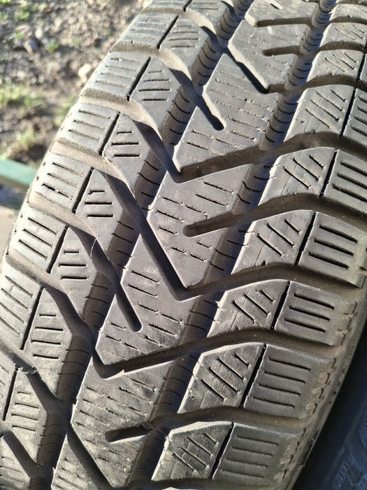 2 Anvelope  de iarnă 175 65 r15 Pirelli