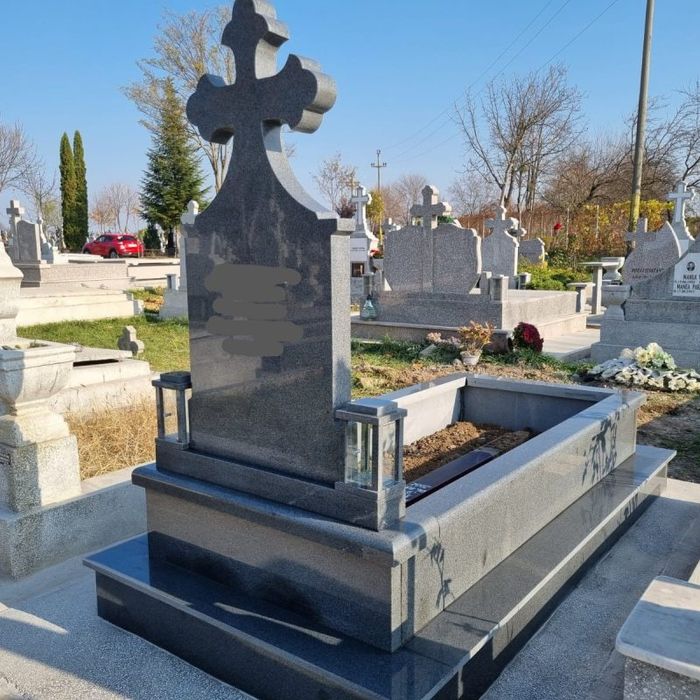 Vând monumente funerare