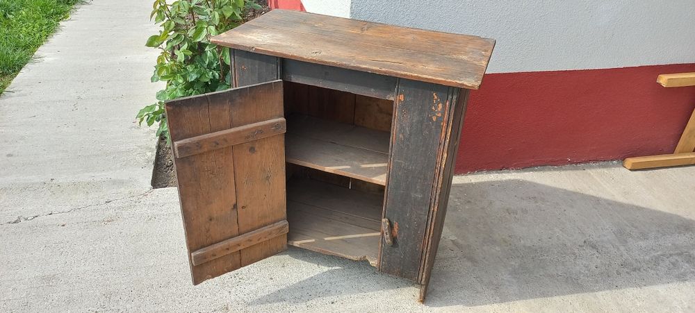 Dulap sau Servantă. Vechi de 80 de ani.