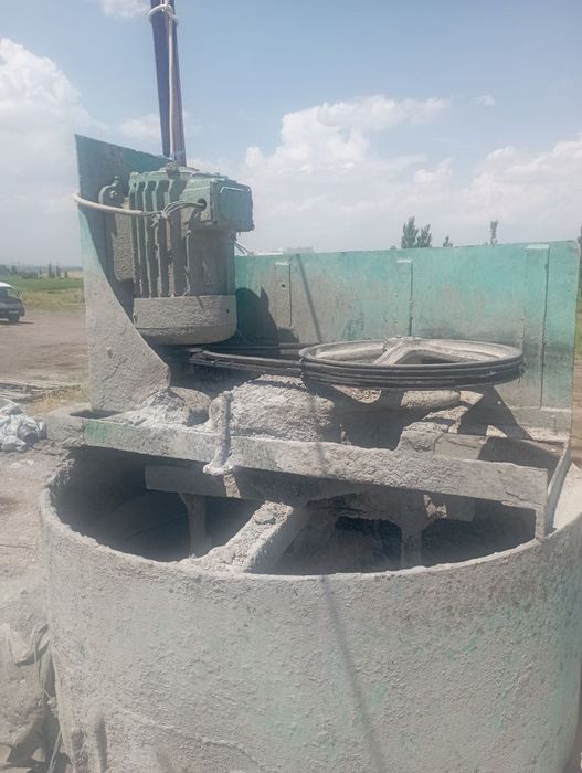 Shlakablok mikser va qolib sotiladi