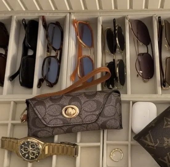 Красивый чехол для очков