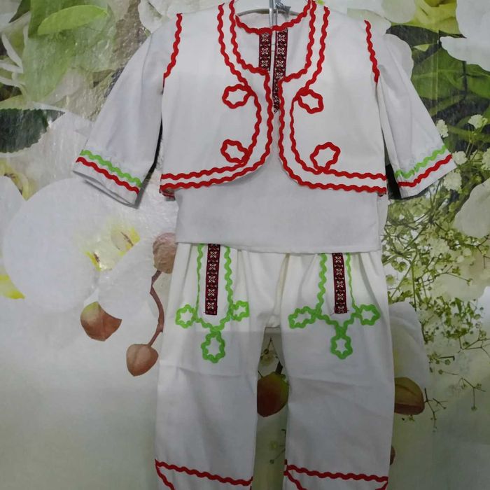 Народна носия със ширити за момче