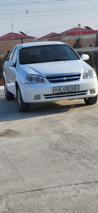 Lasetti 1.8 sotiladi