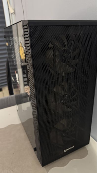 Carcasă Gaming Redragon – 4 Ventilatoare RGB, Tempered Glass
