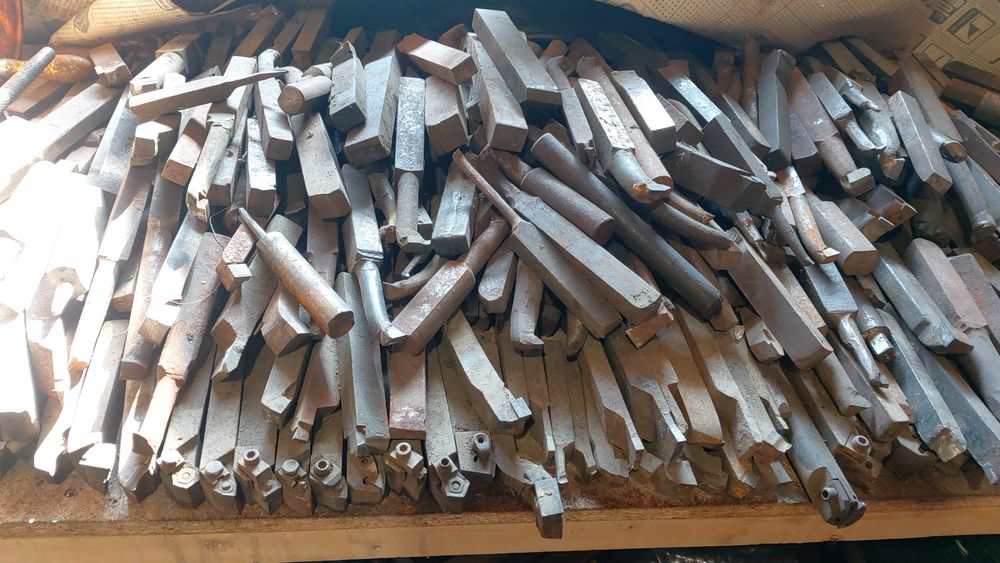 Продам токарный станок резцы