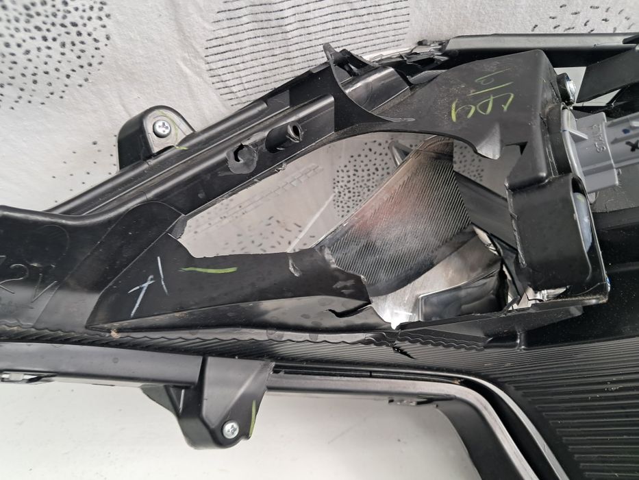 Фар Mitsubishi Spaсe star