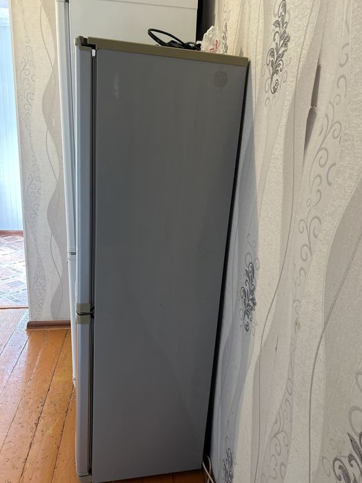 Холодильник………..