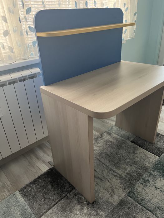 Продавам детско бюро