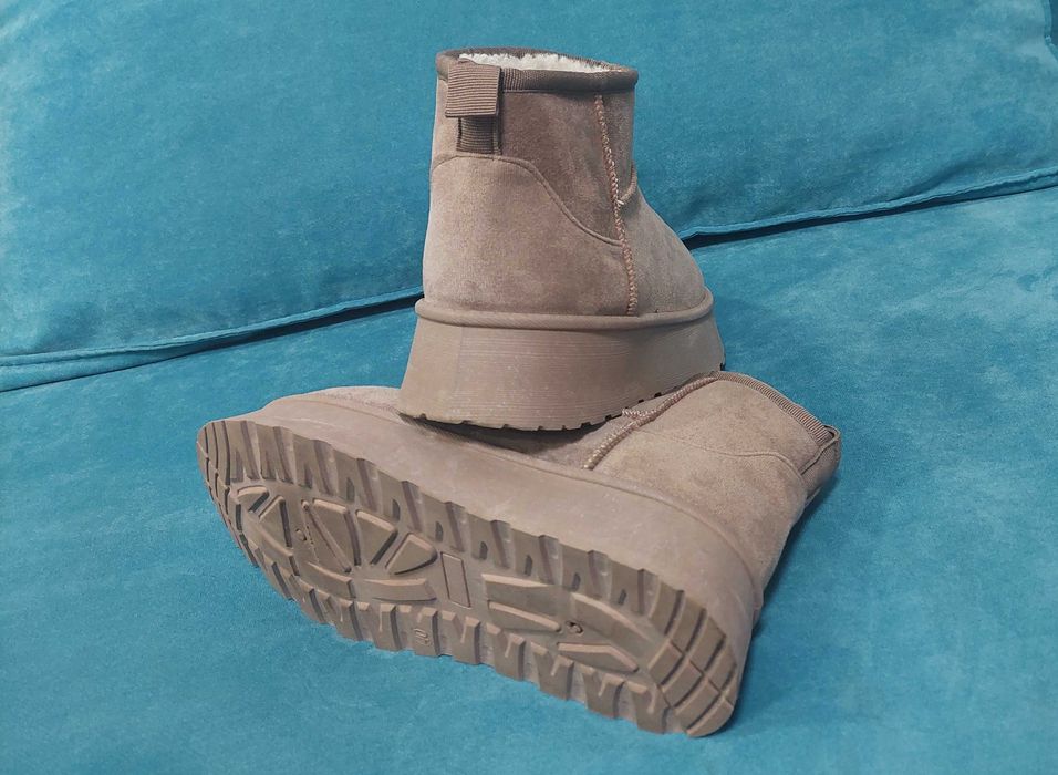 Топли ботуши в бежов цвят