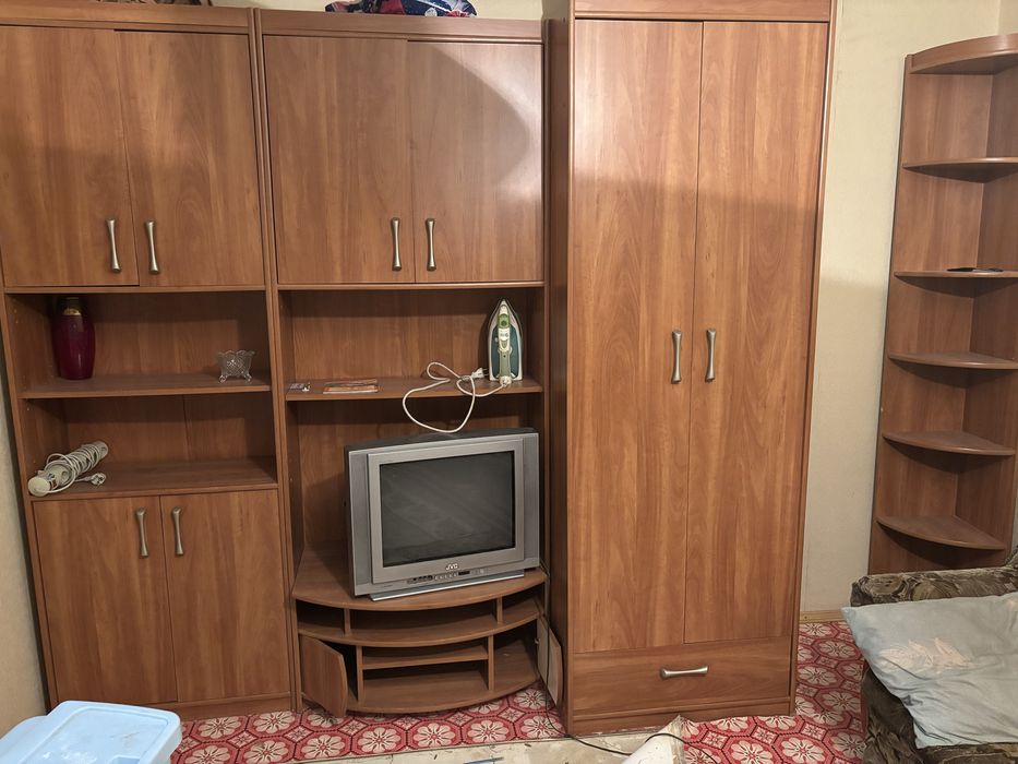 Продам стенку 25000 самовывоз!