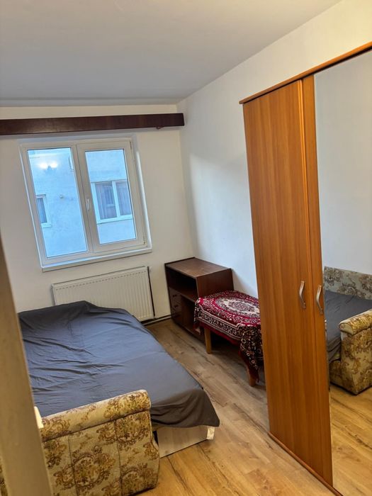 Închiriez apartament 3 cam. /  decomandat, zona Noua