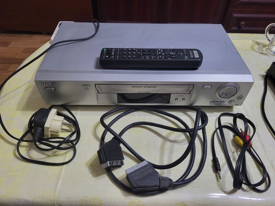 Продаётся видеомагнитофон. Sony.