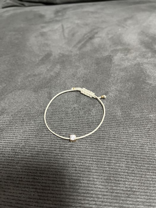 Дамска гривна конец