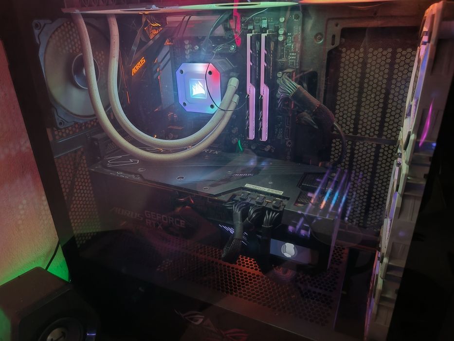 Setup Gaming Complet cu Monitor si Periferice– RTX 3080 Ti Aorus, Monitor Odyssey G7 240Hz, Ryzen 7, 32GB