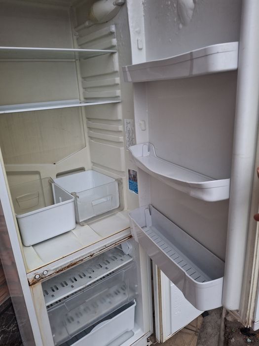 Холодильник сотилади