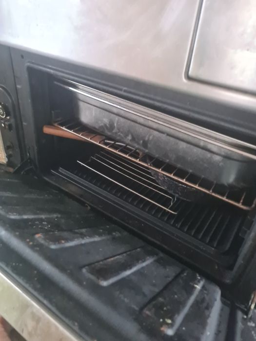 Vând cuptor cu plita pe gaz