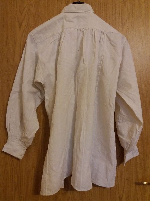 Ie traditionala din panza subtire de in, tesuta in casa cu sabac