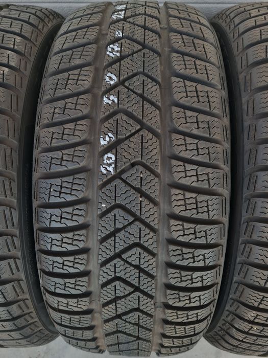 Зимни гуми 4 броя Спорт П. PIRELLI SottoZero3 225 45 R17 205 50 R17 дот 2216