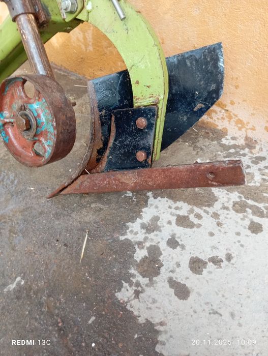 Мотоблокга плуг сотилади