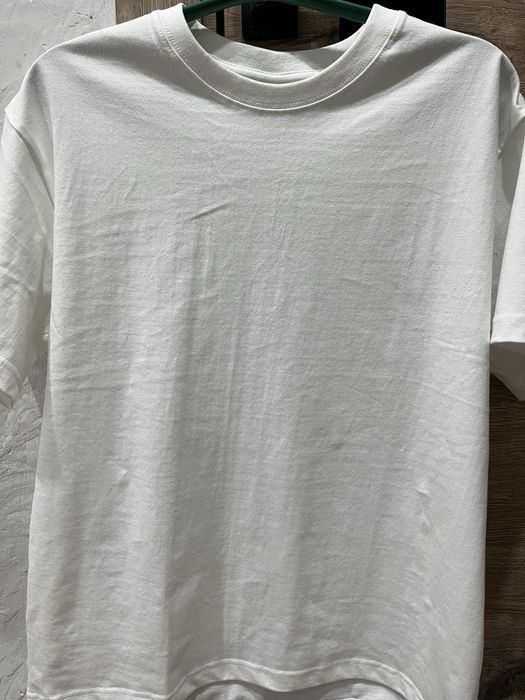 Продам белую футболку