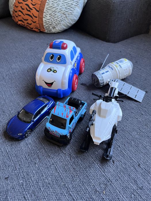 Играчки - плюшени, дървени и коли - 3лв.