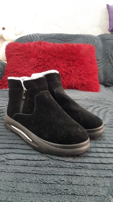 Продам мужские ботиночки  (уги).