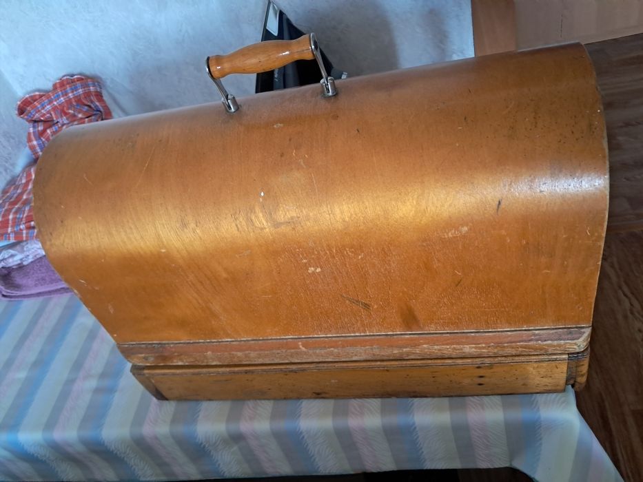 Продам швейную машинку