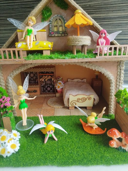 Дървена къща за кукли