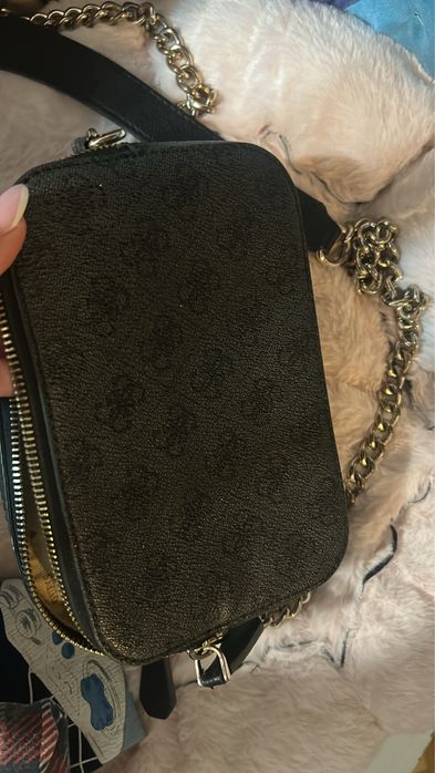 Дамска чанта на guess