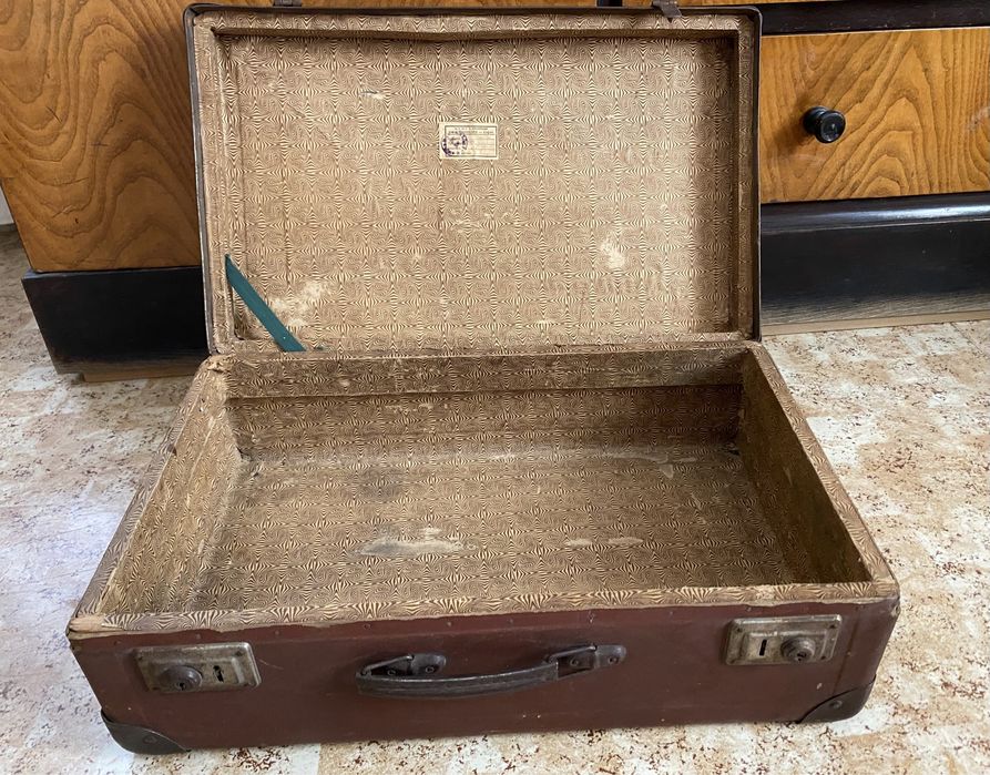 Античен куфар запазен