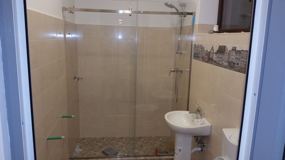 Cabine de dus si paravane din sticla securizata