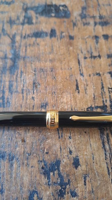 химикалка Сапи Sapi малка елегантна позлатена и черна Италия в кутия