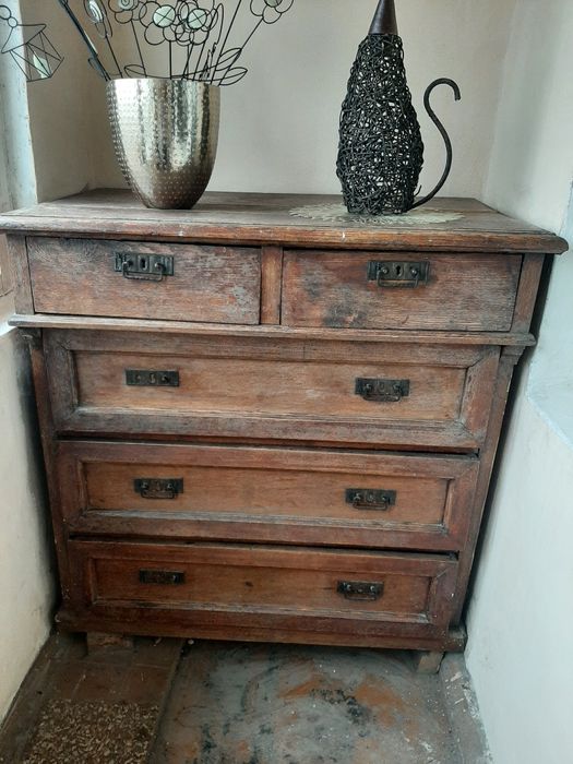 Деревянный комод