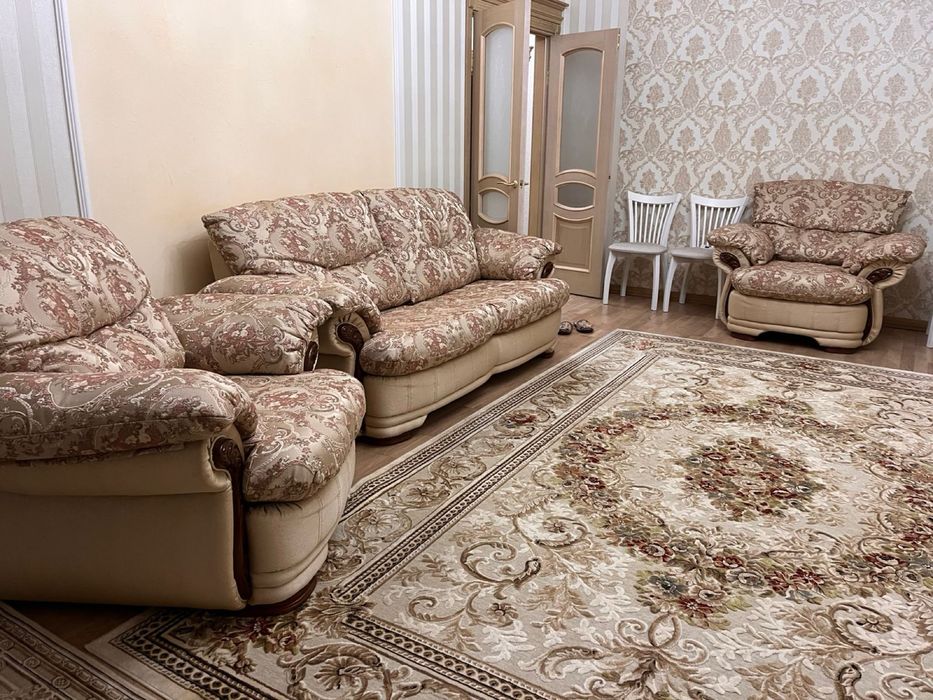 Продам диван с креслами