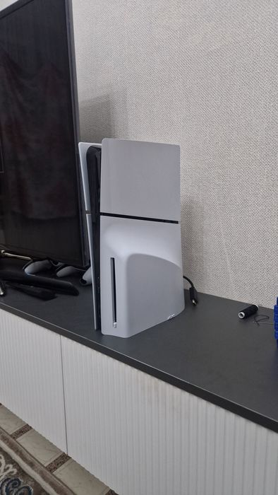 Продается PS5 в отличном состоянии